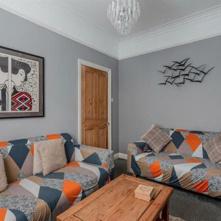 Entire 2-Bedroom House With Garden ヨーク エクステリア 写真