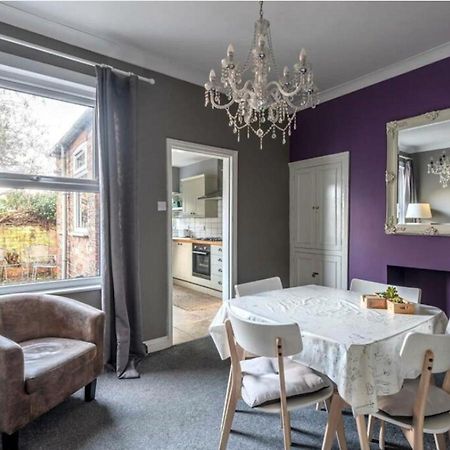 Entire 2-Bedroom House With Garden ヨーク エクステリア 写真