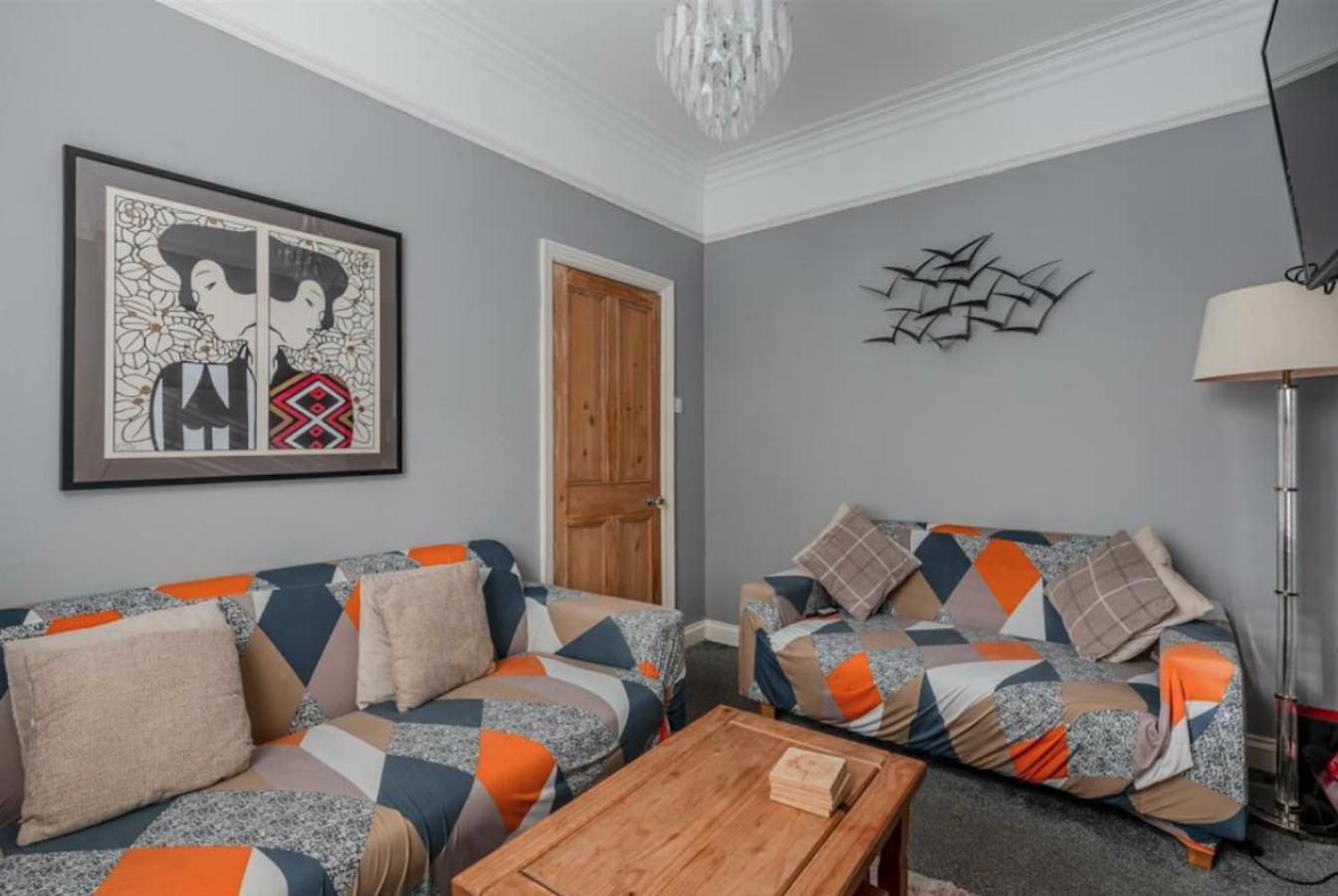 Entire 2-Bedroom House With Garden ヨーク エクステリア 写真