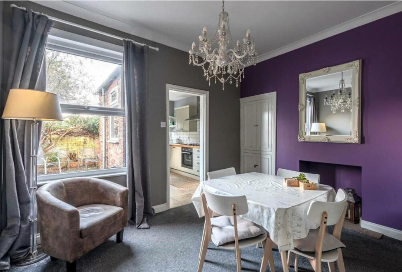 Entire 2-Bedroom House With Garden ヨーク エクステリア 写真