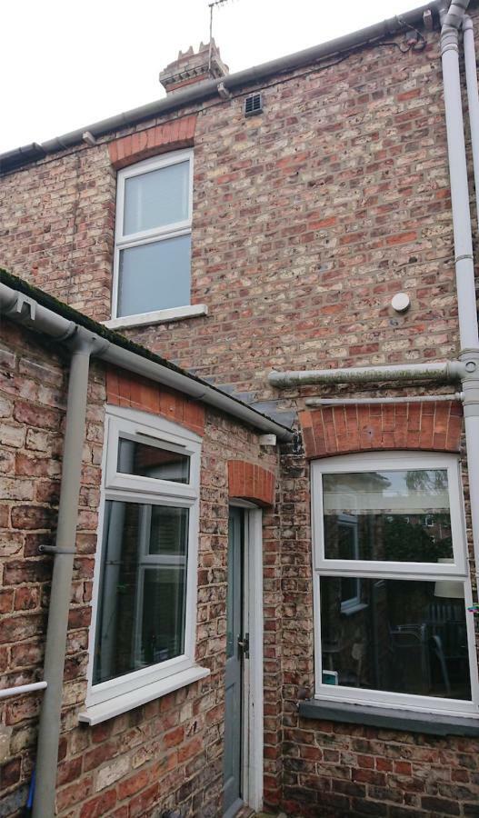 Entire 2-Bedroom House With Garden ヨーク エクステリア 写真